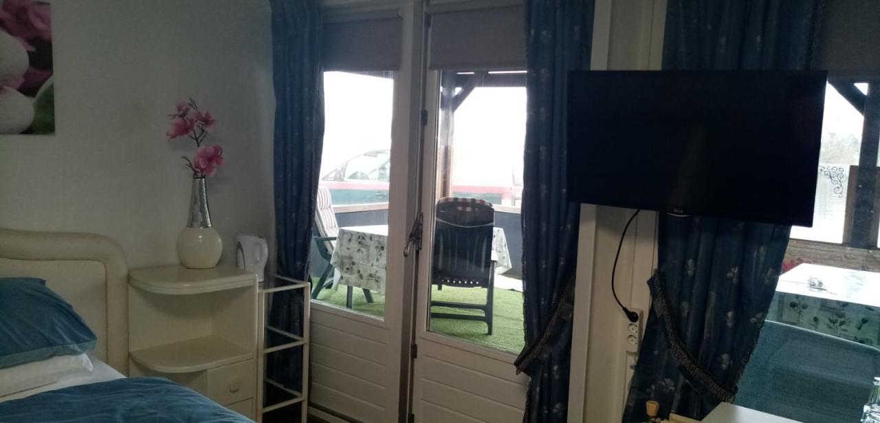 B&B Aan Het Water Earnewald Bagian luar foto