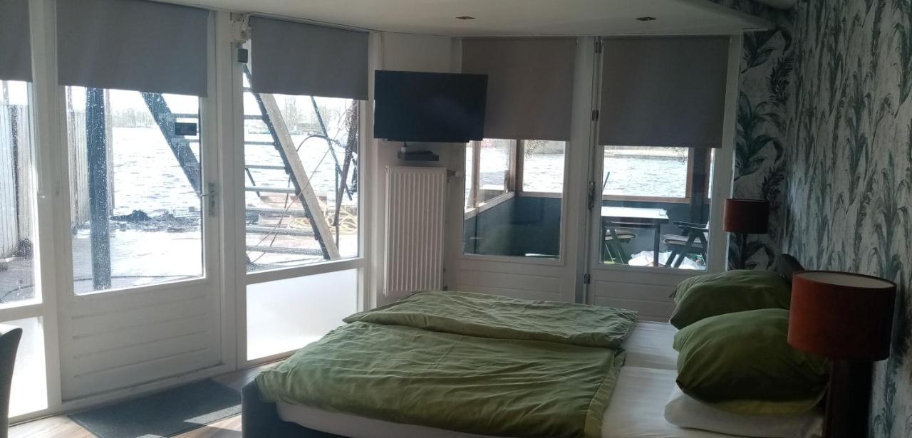 B&B Aan Het Water Earnewald Bagian luar foto