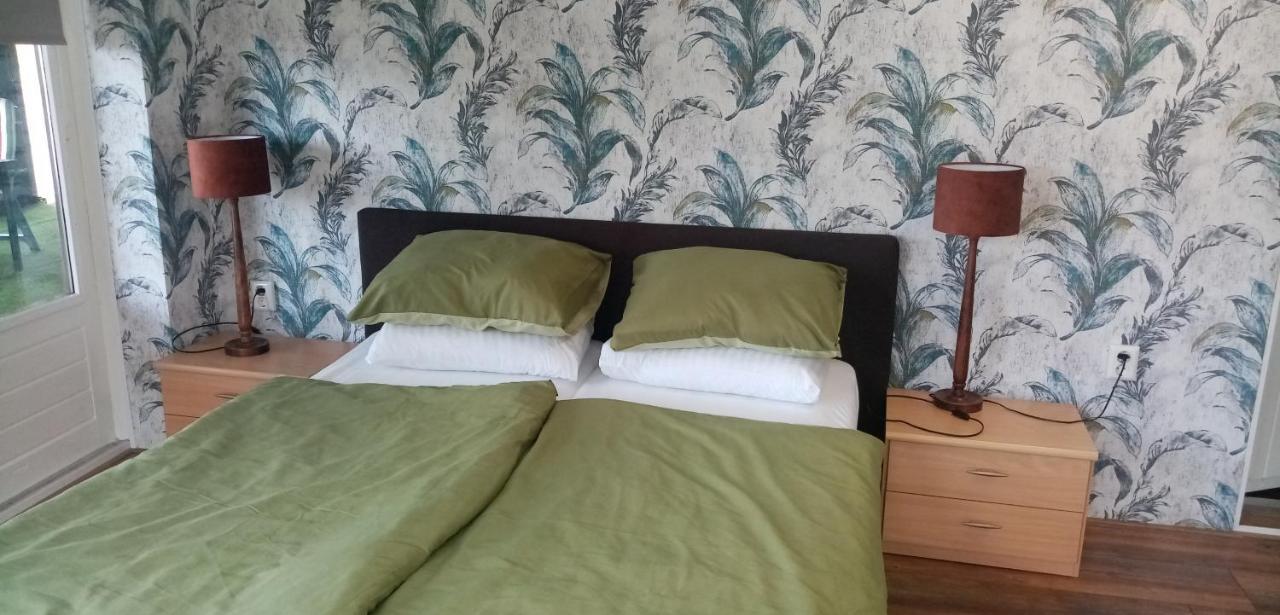 B&B Aan Het Water Earnewald Bagian luar foto