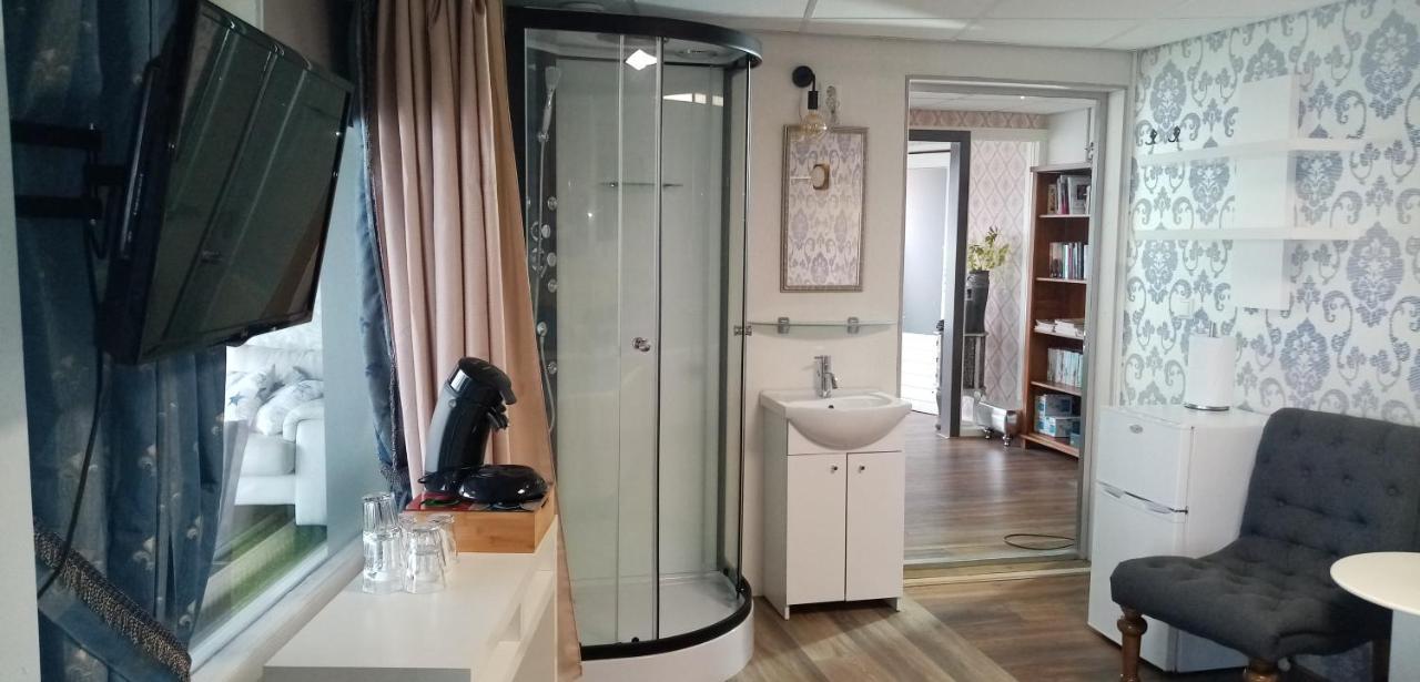 B&B Aan Het Water Earnewald Bagian luar foto