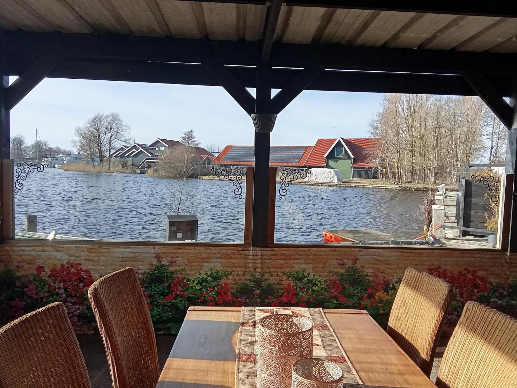 B&B Aan Het Water Earnewald Bagian luar foto